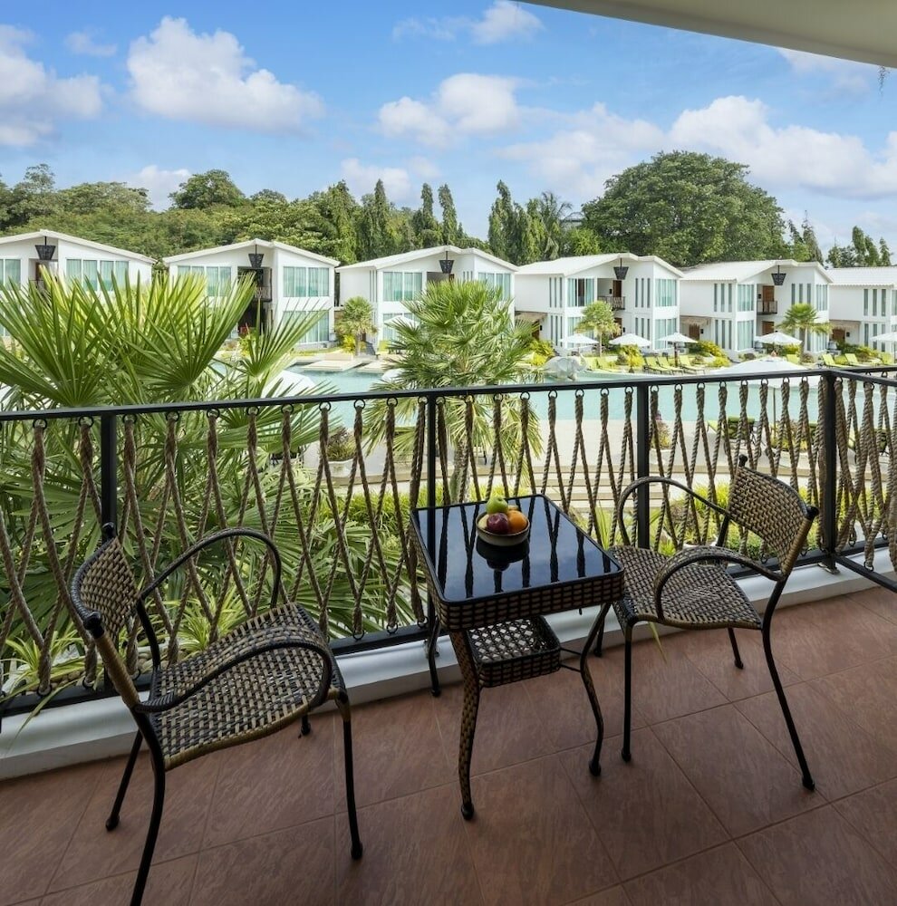 Фото Vannee Golden Sands Beachfront Resort