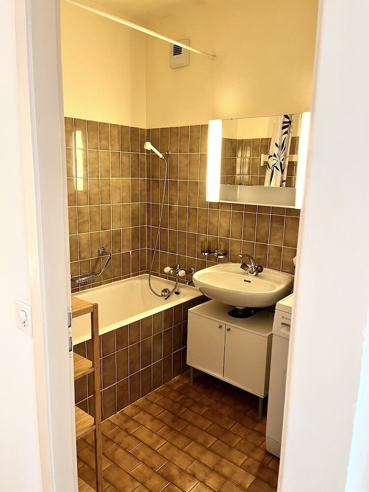 Фото Yooneet Train Station 1br Cozy Apartment