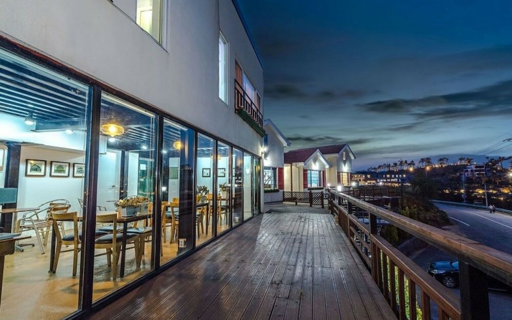 Фото Yeosu Maison Blanche Pension