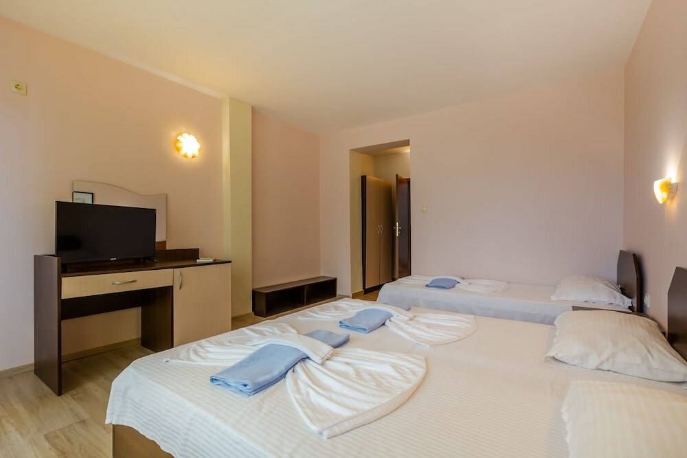 Фото Triple Room in Dafinka Guest House