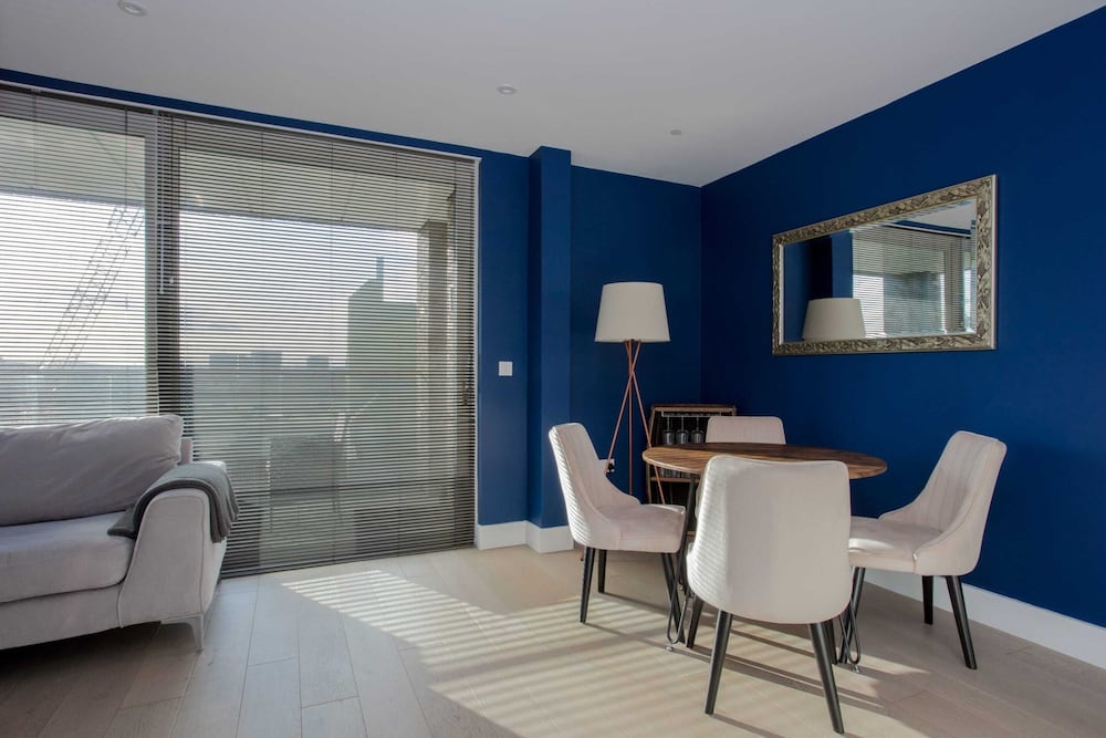 Фото Contemporary 1 Bedroom Apartment in South London