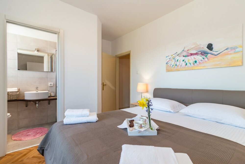 Фото Holiday Home with pool and garden