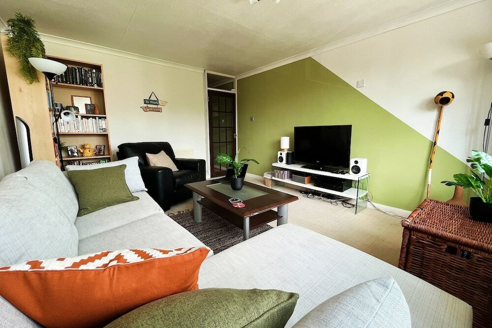 Фото Spacious 2 Bedroom Apartment in Cricklewood