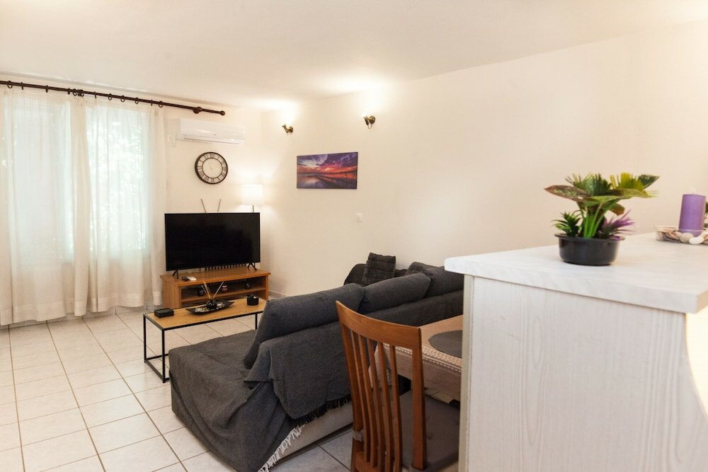 Фото Kallithea Charming New 1br Apartment