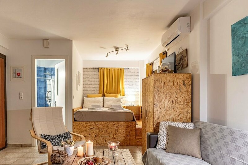 Гостиница Downtown Yellow Studio - Central Secret Nest в Каламате