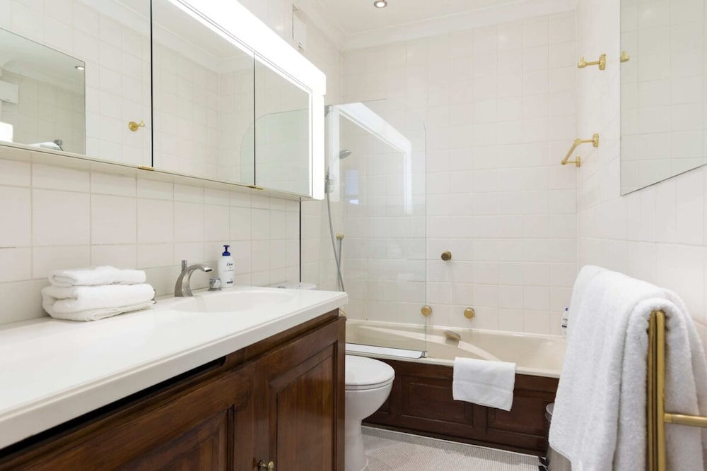 Фото Unique Studio in Kensington near Hyde Park