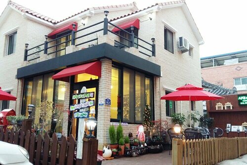 Гостиница Jeonju Poet & Zzamong Guesthouse в Чонджу