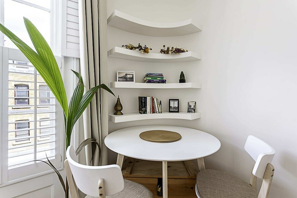 Фото London Bridge Cosy Chic: Your Perfect 1-bed London Retreat
