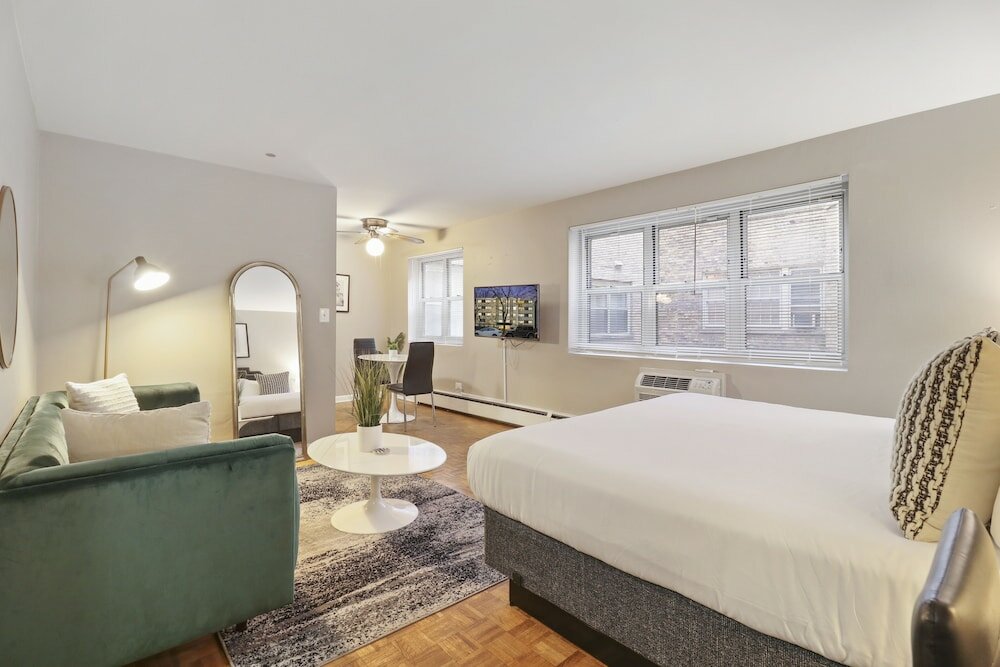 Фото Fully Furnished Studio Apt in Lakeview