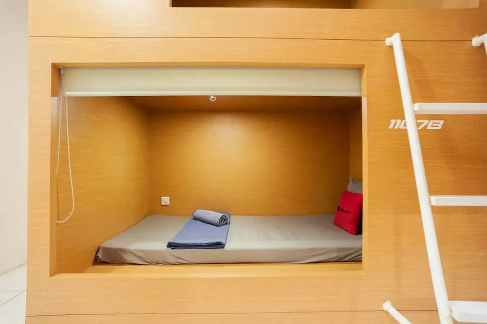 Фото RedDoorz Hostel near Taman Puring