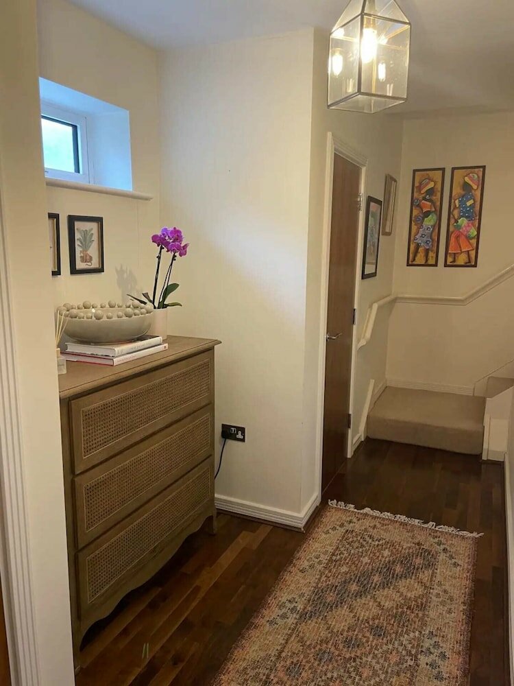 Фото Beautiful & Stylish 1bd Flat - Fulham
