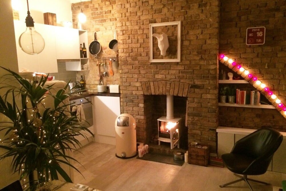 Фото Beautiful Canalside 1-bedroom Flat With Terrace