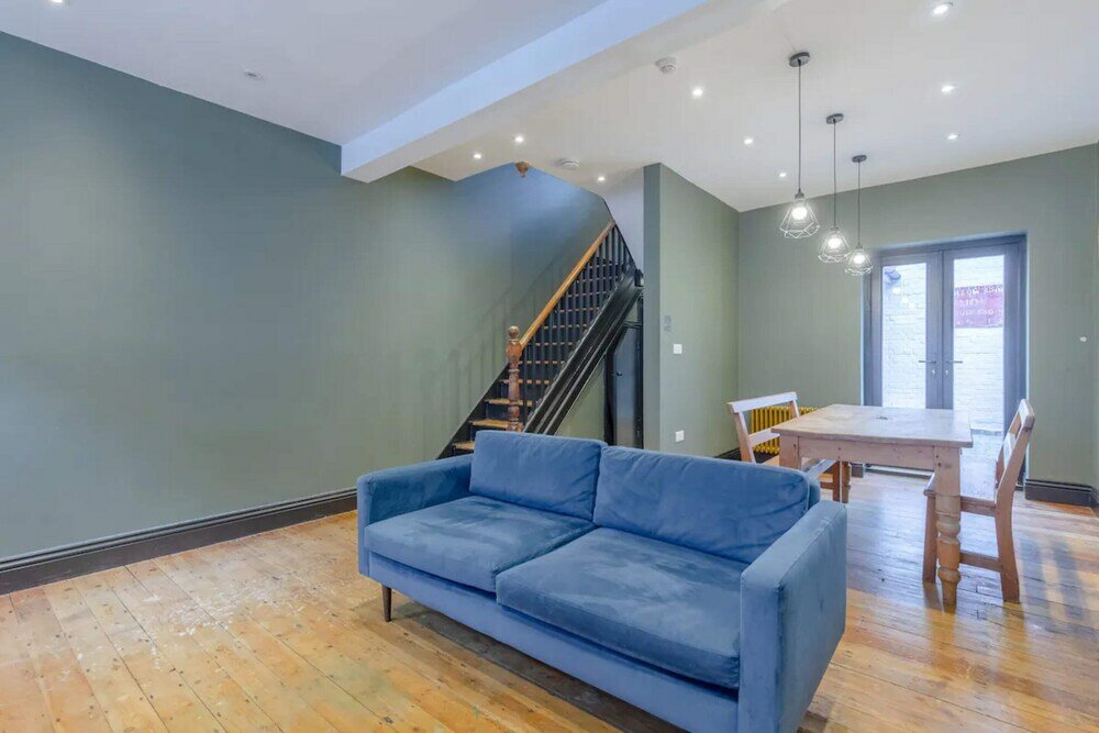 Фото Inviting 4bd With Private Patio - Bethnal Green