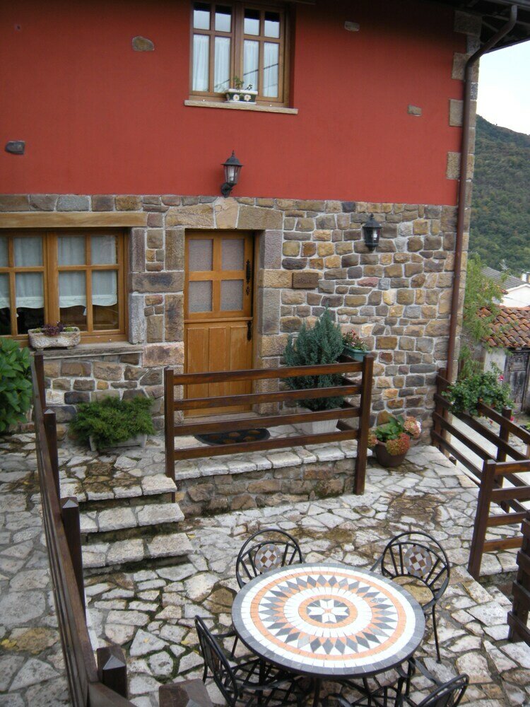 Фото Apartamentos Rurales La Portiella