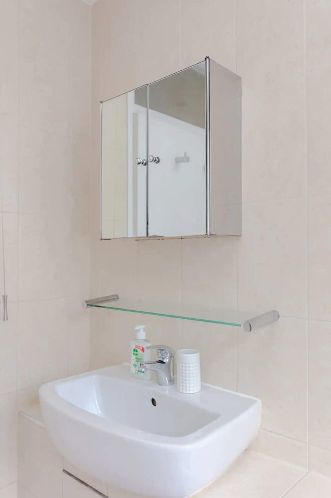 Фото Spacious 2 Bedroom Apartment Near Hampstead Heath