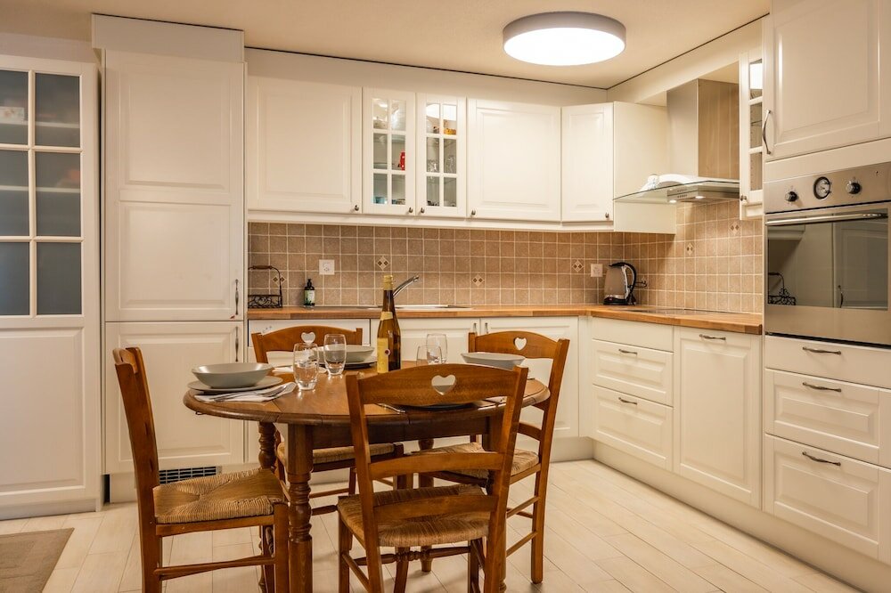 Фото Snowflake family apart. Ski in& out