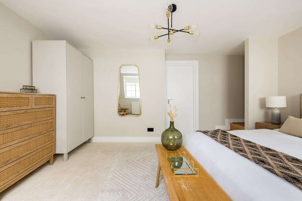 Фото The Escalier Mews - Stunning 3bdr Mews Home Flooded with Natural Light