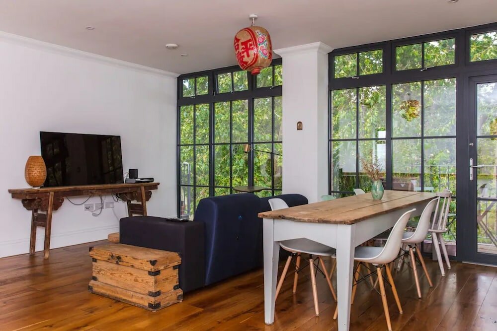 Фото Cosy 2 Bedroom Apartment With Great Outdoor Balcony