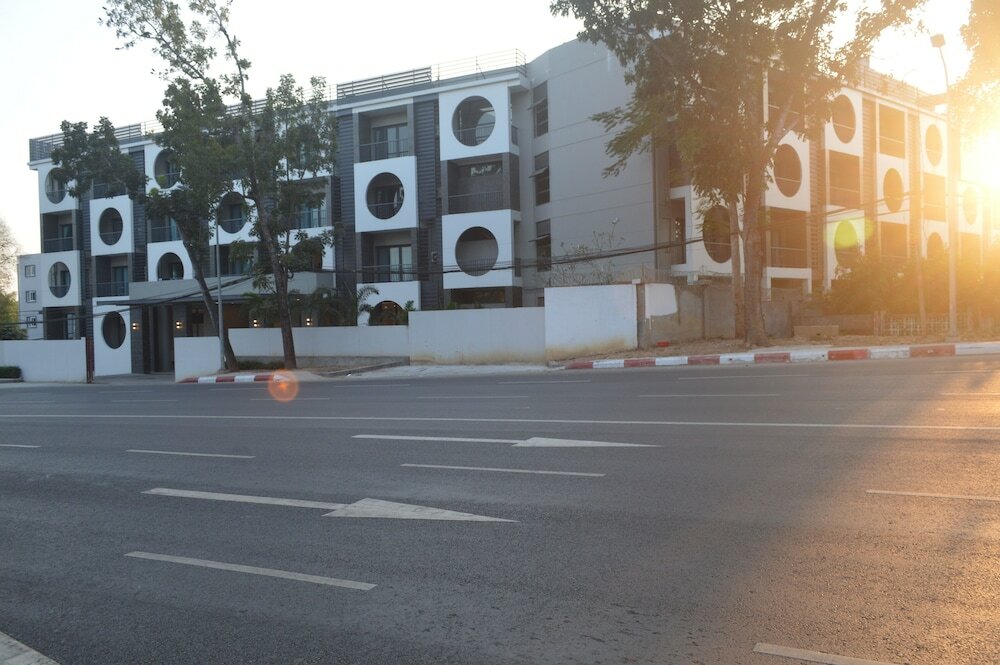 Фото Airport Avenue Hotel