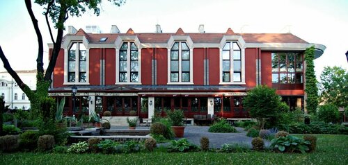 Гостиница Golden Ball Club Hotel & x26; Fitness в Дьёре