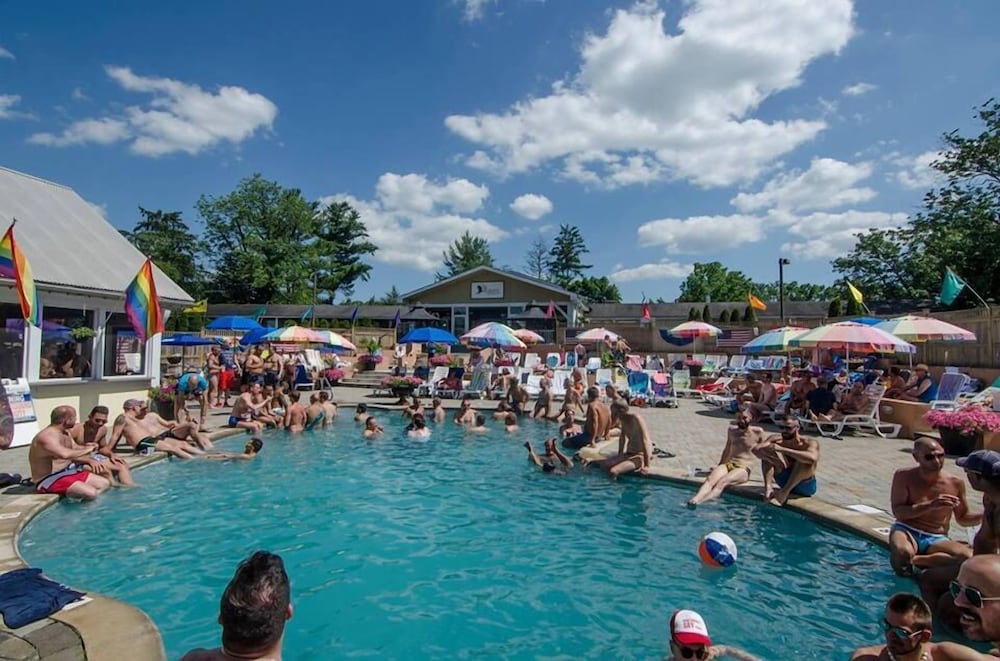 Фото The Raven Resort