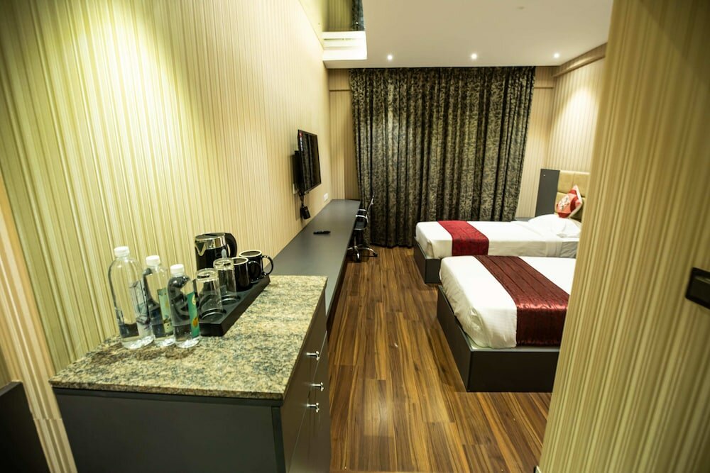 Фото Grand Seasons - The Business Hotel