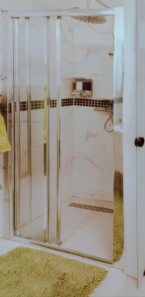 Фото Modern City Apartment Near Central Park