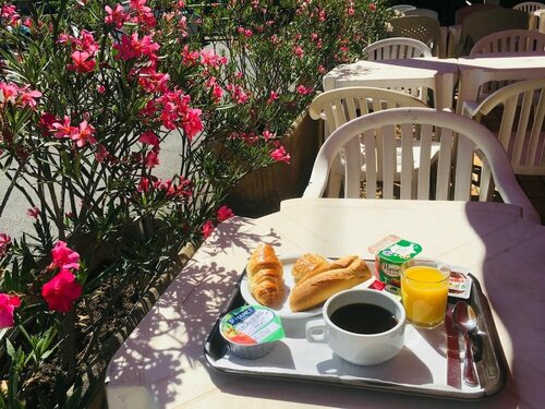 Гостиница Hotel Bel'Alp Manosque в Маноске