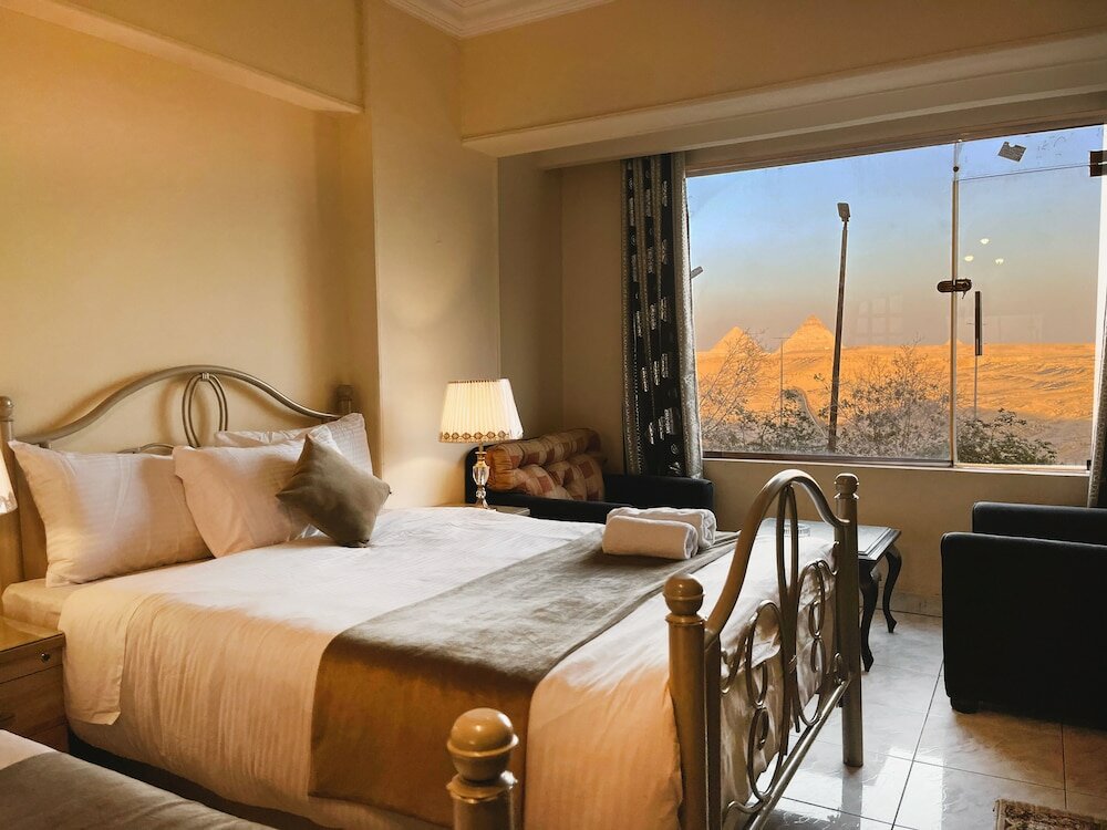 Фото Pyramids House