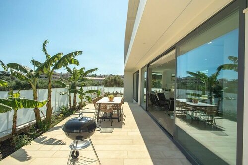 Гостиница Luxury Villa Mirror - 200meters From The Beach