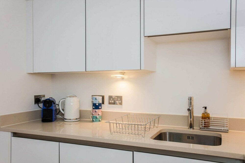 Фото Stunning Modern 1 Bedroom Apartment Near Canary Wharf