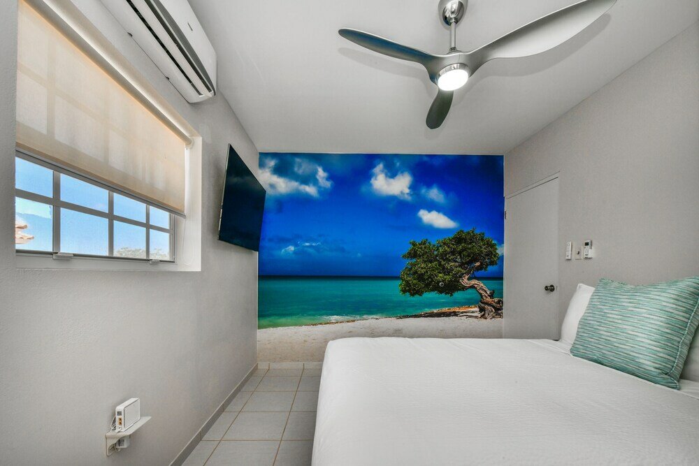 Фото New Listing Stunning Island Getaway With Pool!