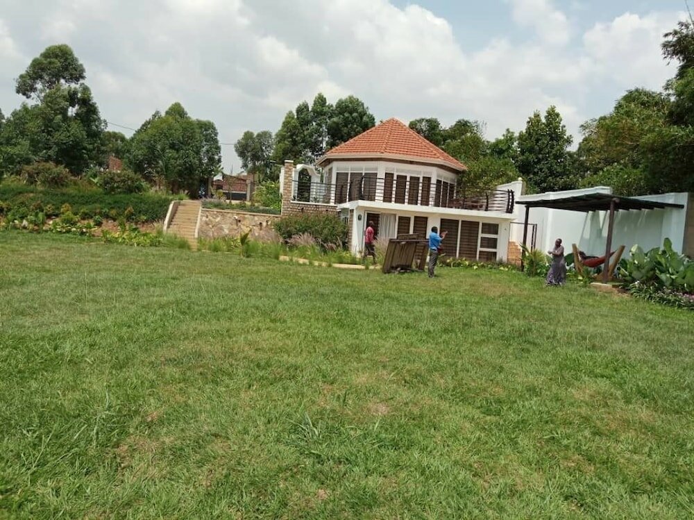 Фото Kaazi LakeFront Villas