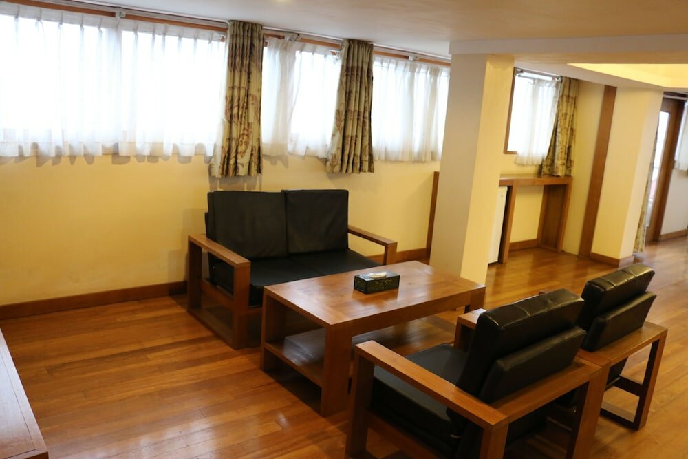 Фото Queen's Park Hotel