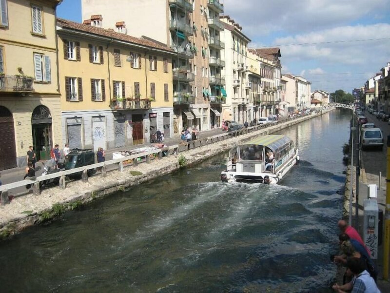 Гостиница Navigli Suites в Милане