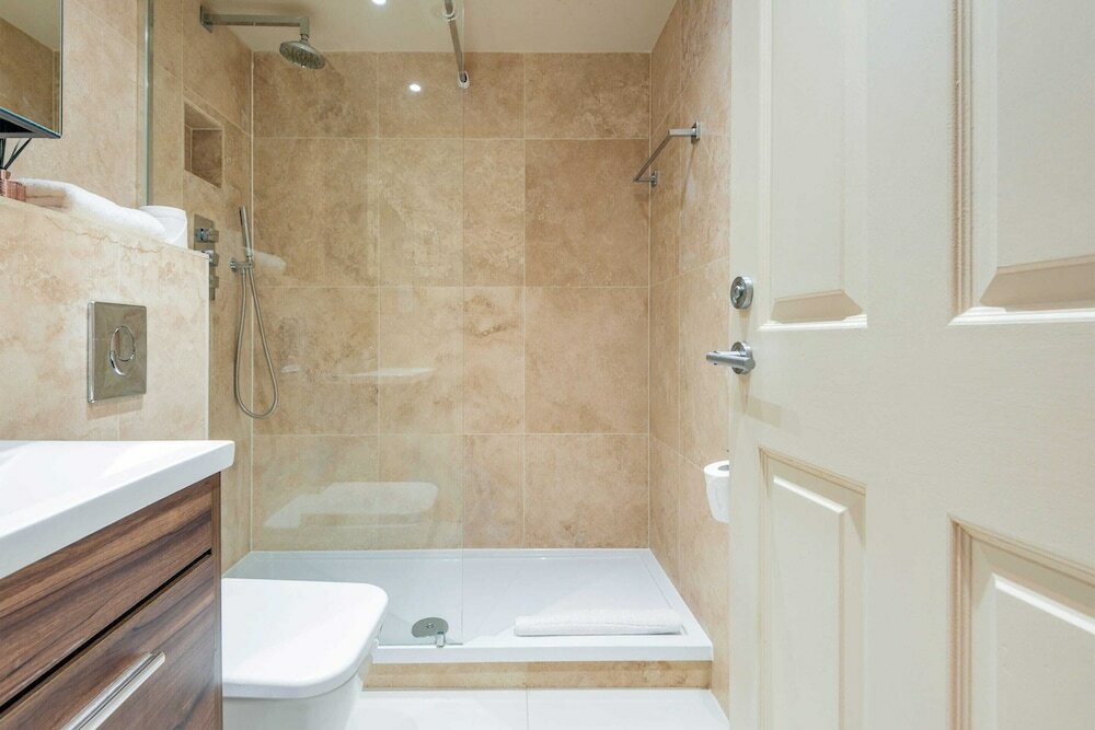 Фото Stunning 3-bed in the heart of London