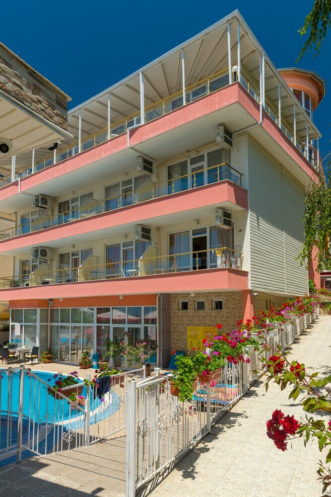 Фото Hotel Iris Beach