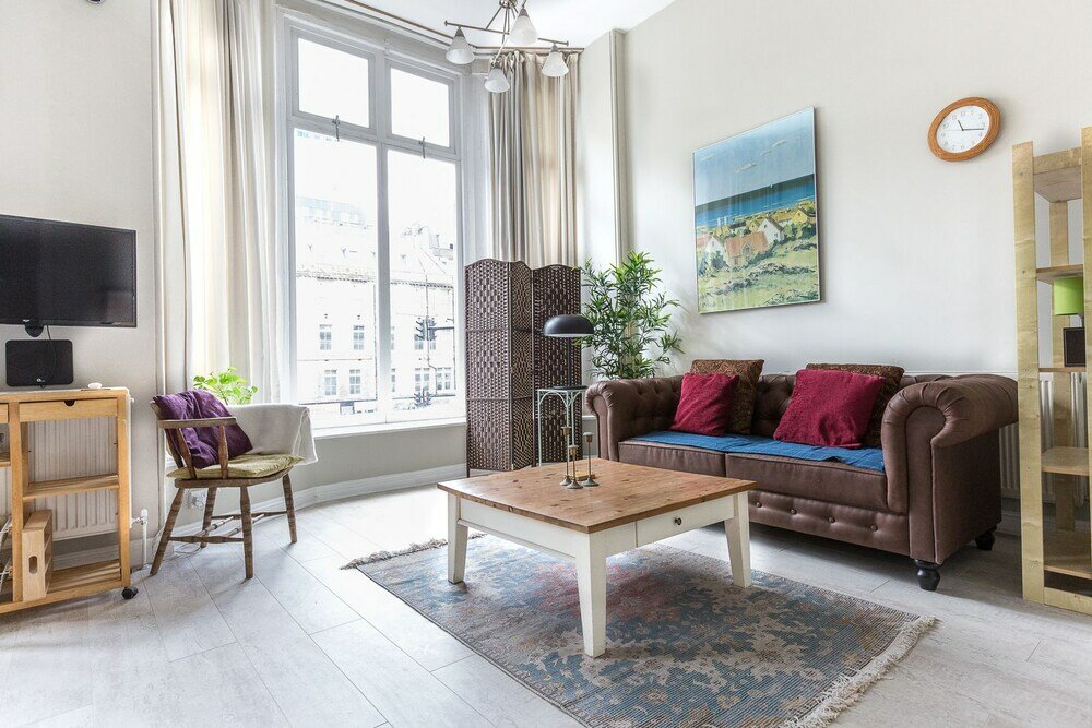 Фото Bright Two Br Period Apartment in Whitechapel