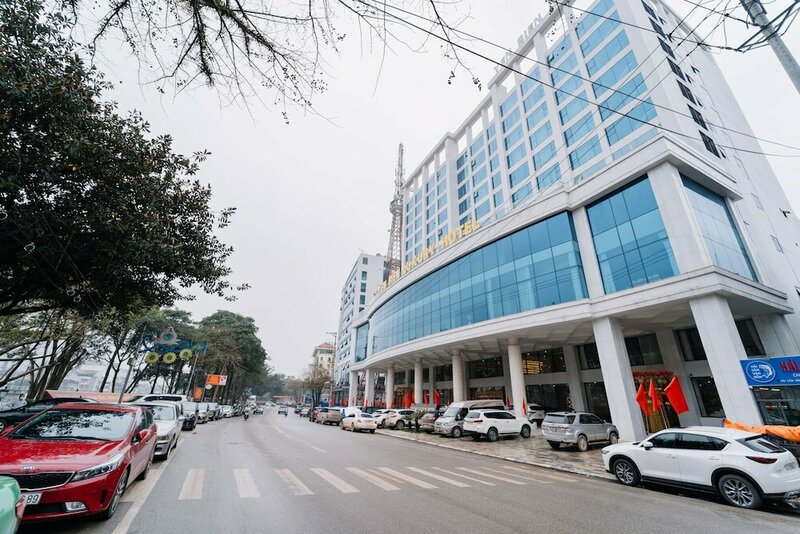 Гостиница Yen Bien Luxury Hotel в Хазянге