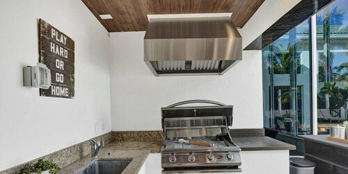 Гостиница Sophia's Compound resort w heated pool в Плантейшене