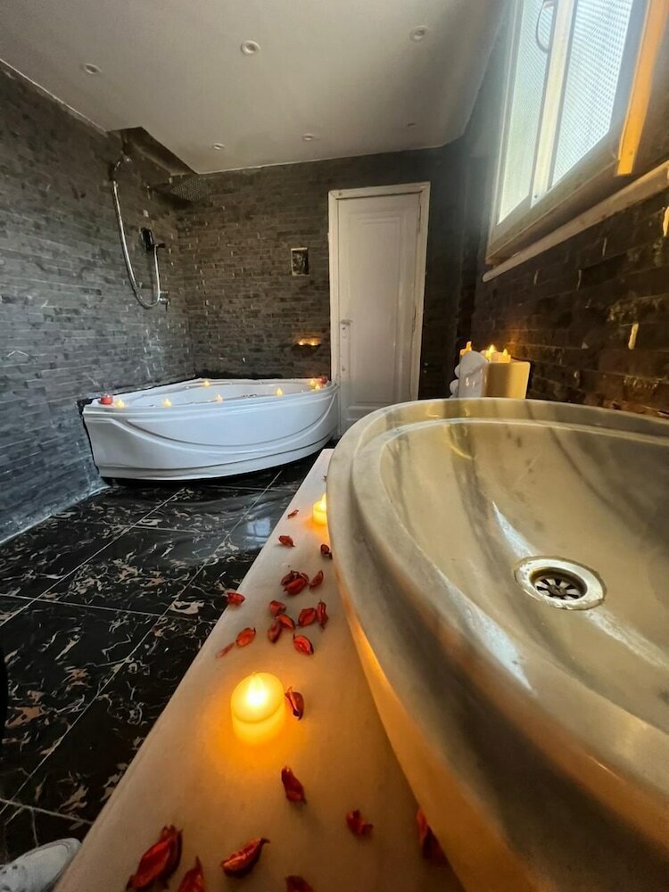 Фото Downtown Family Suites