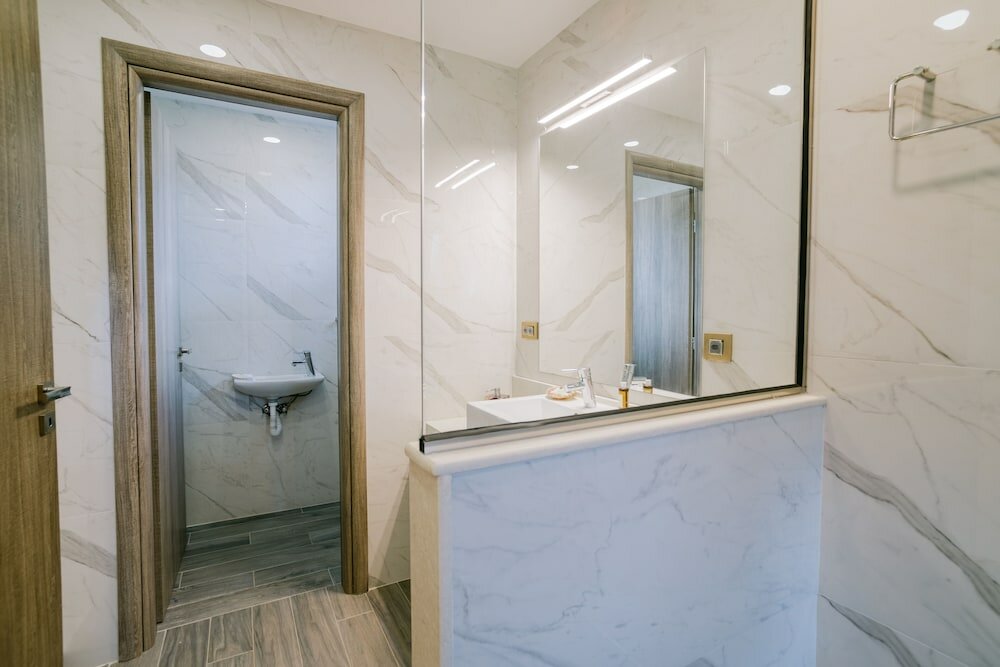 Фото The Three Graces