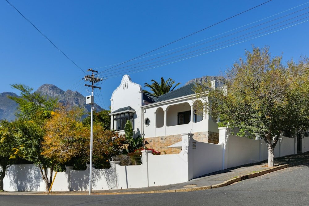 Фото Victorian Manor Apartment