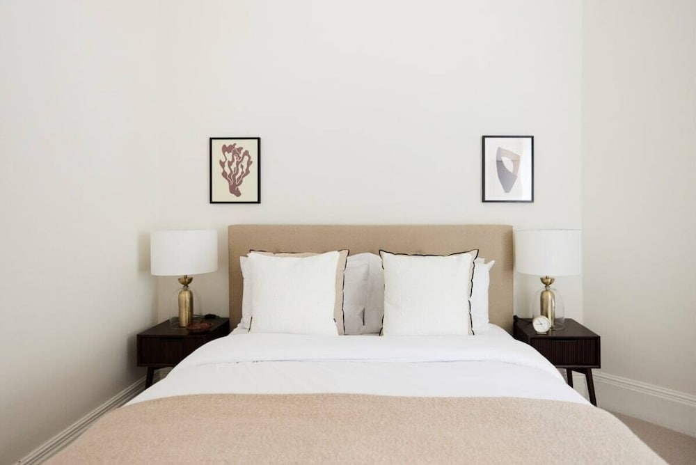 Фото The Hyde Park Mansion Place - Lovely 3bdr Flat