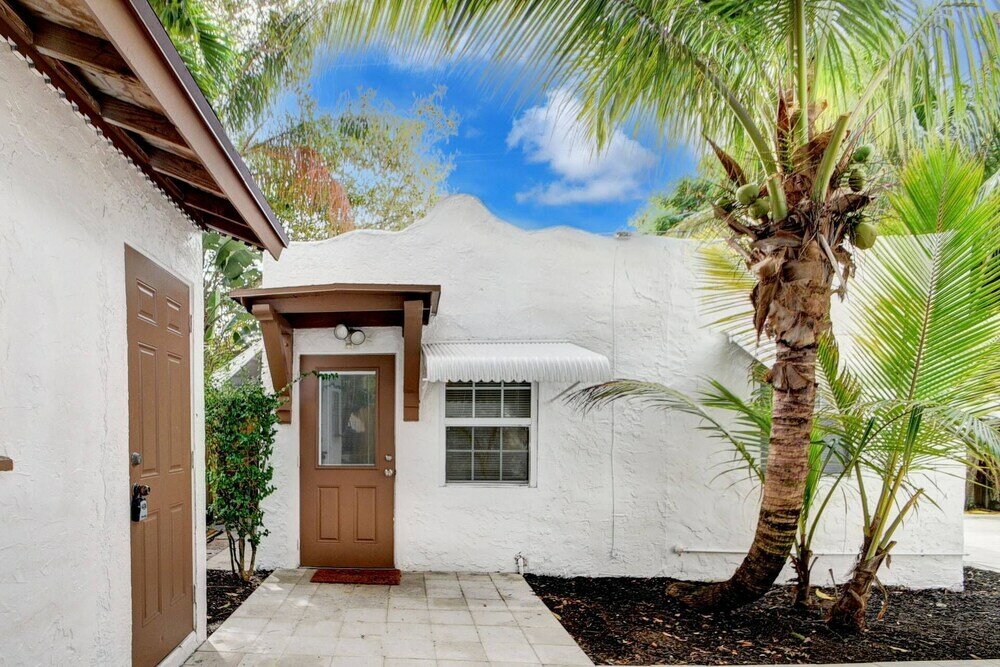 Фото Sunset Cottage West Palm Beach/close to Downtown Shops Pet Friendly