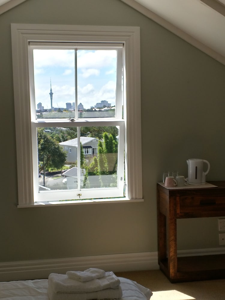 Фото Western Springs Villa