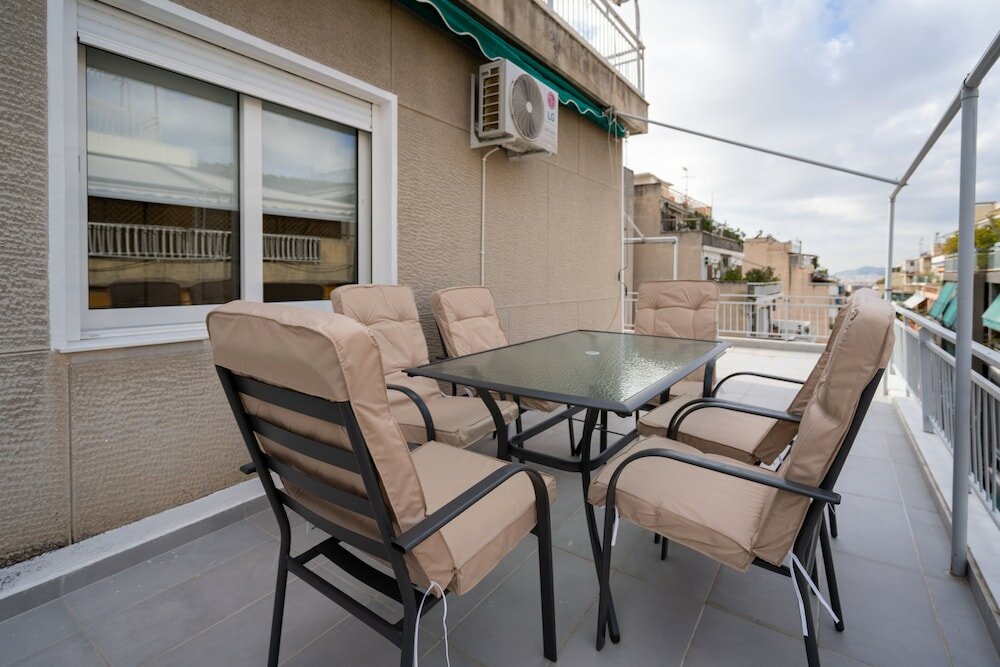 Фото Athens Hideout apt with rooftop
