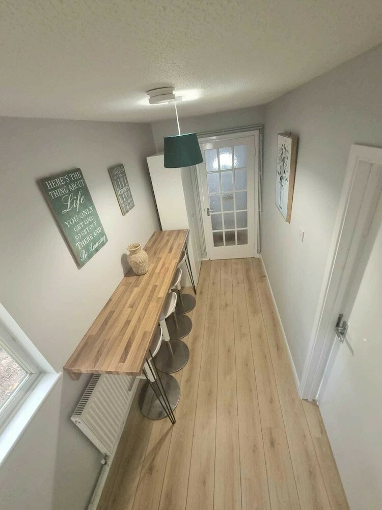 Фото London Home with Beautiful Greenery