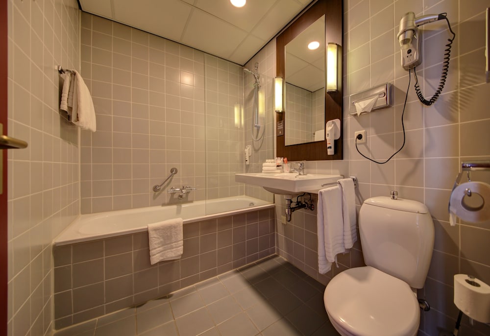 Фото Leonardo Hotel Breda City Center