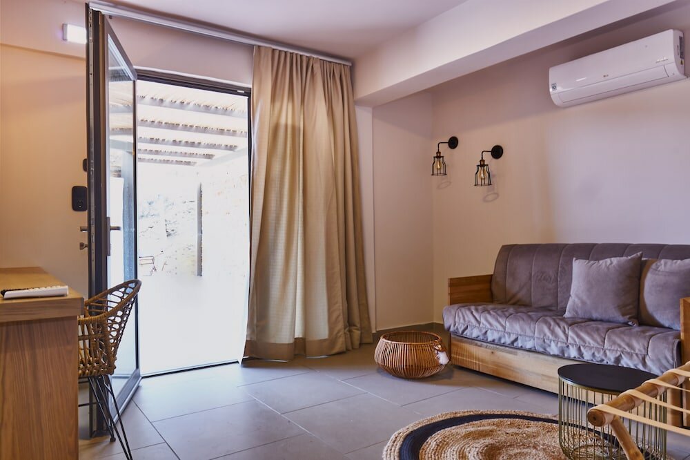 Фото Amal Kythnos Suites